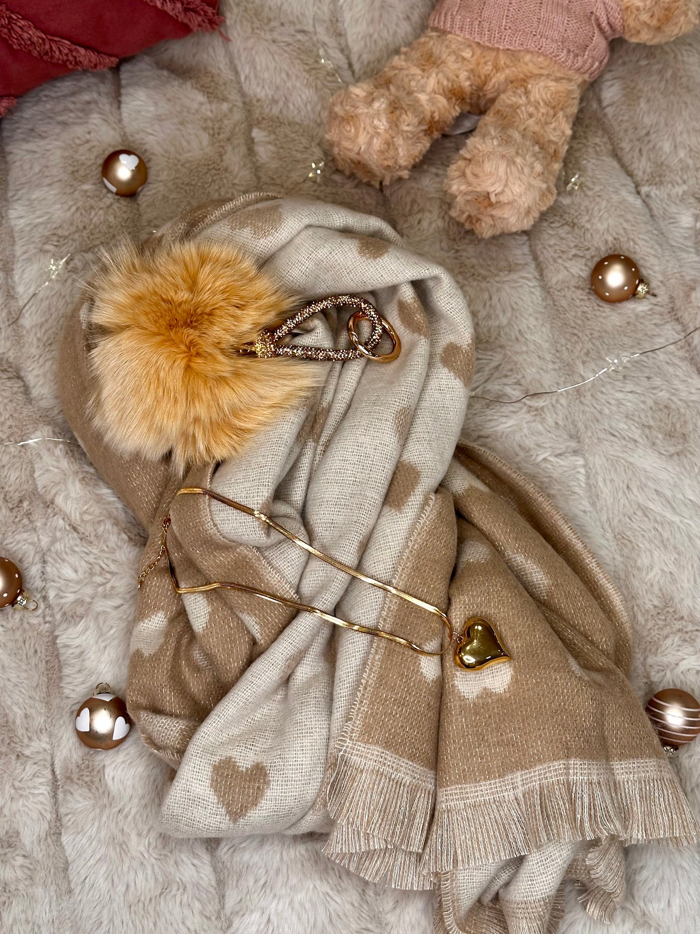 🎁 Darilni set - šal, ogrlica s srčkom in cofek