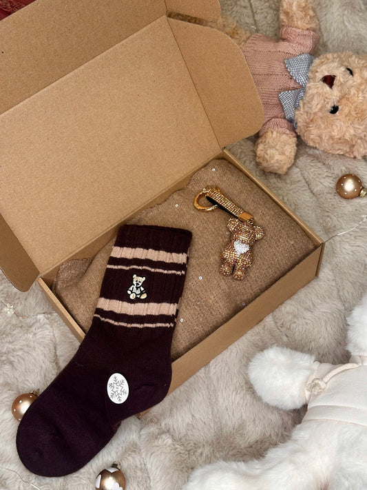 🎁 Darilni set - šal, nogavičke in obesek medvedek