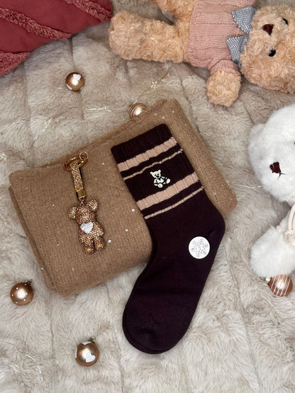 🎁 Darilni set - šal, nogavičke in obesek medvedek