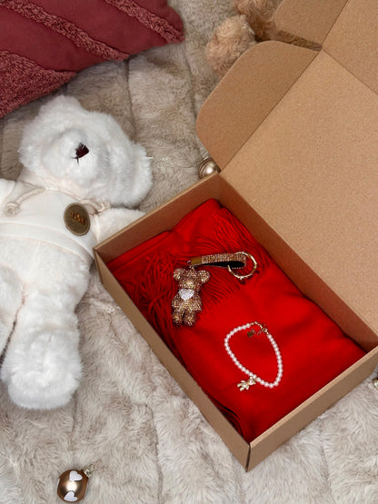 🎁 Darilni set - šal, zapestnica s perlicami in obesek medo