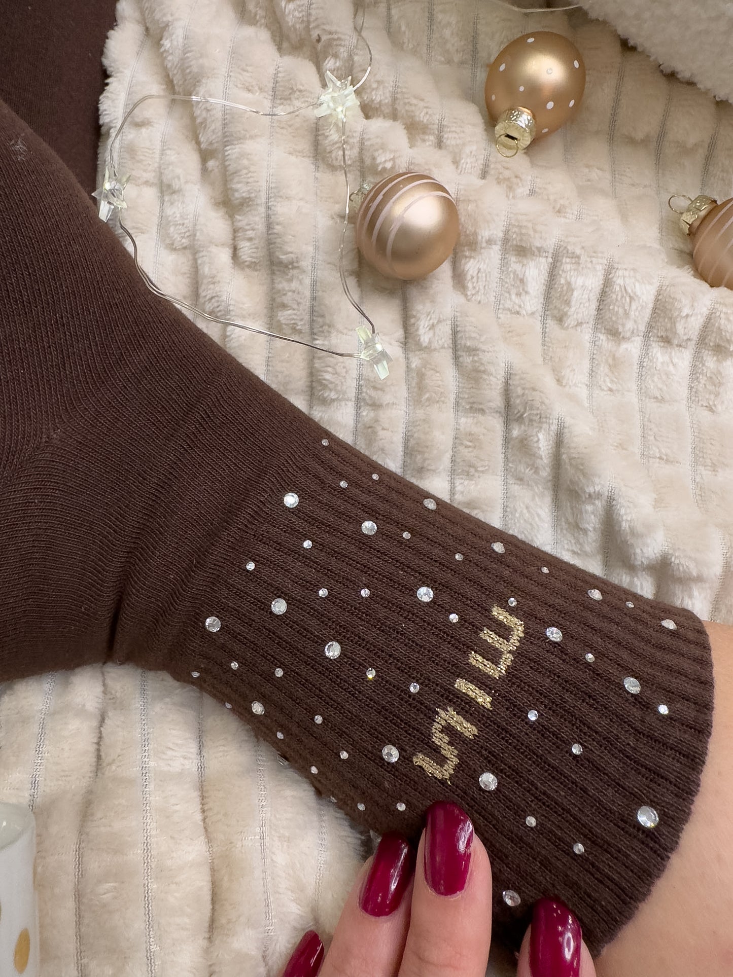 Par rjavih MIU nogavičk s kristalčki ✨