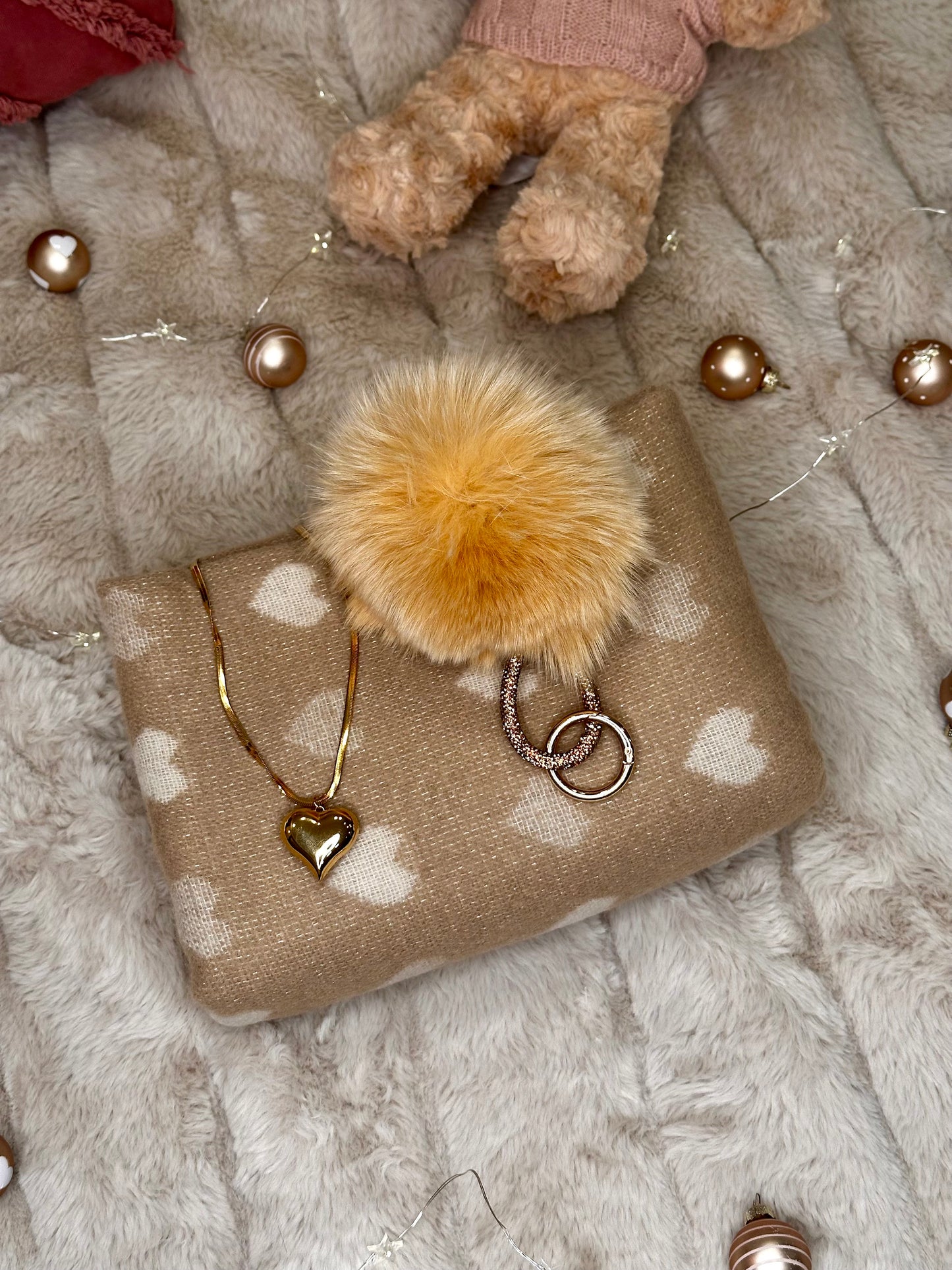 🎁 Darilni set - šal, ogrlica s srčkom in cofek