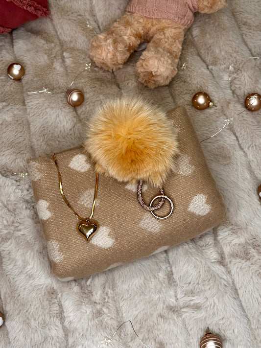 🎁 Darilni set - šal, ogrlica s srčkom in cofek