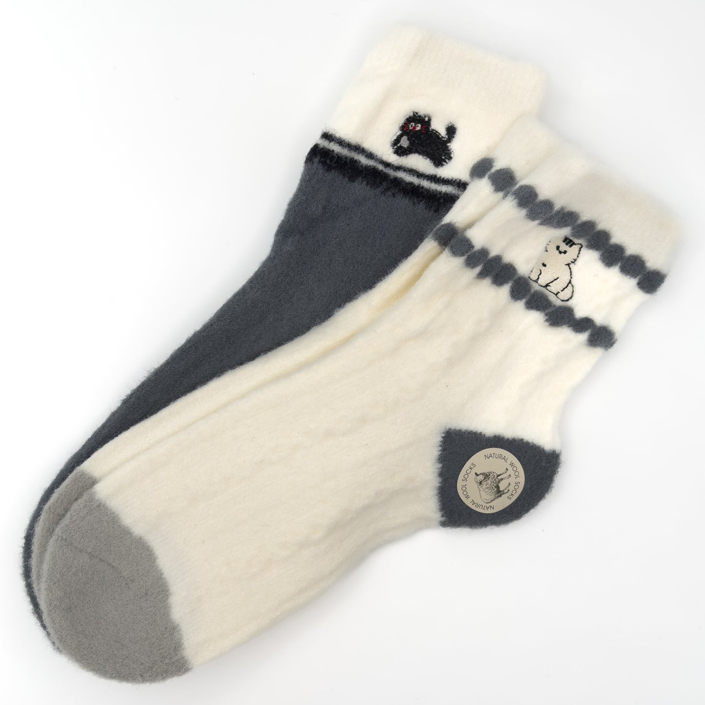 Paket 2 parov volnenih nogavičk z mucko😻