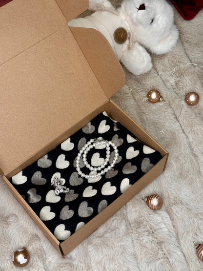 🎁 Darilni set - šal, broška medo in ogrlica iz perlic